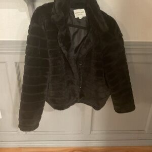 Sabrina Lauren Short Faux-Fur Teddy Jacket in Black